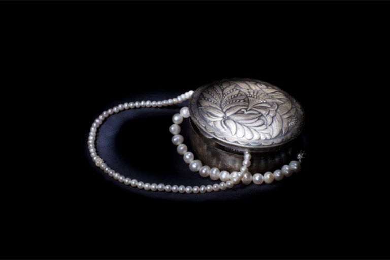 A Jeweler’s Second Set of Eyes: Why You Need a Stereo Microscope